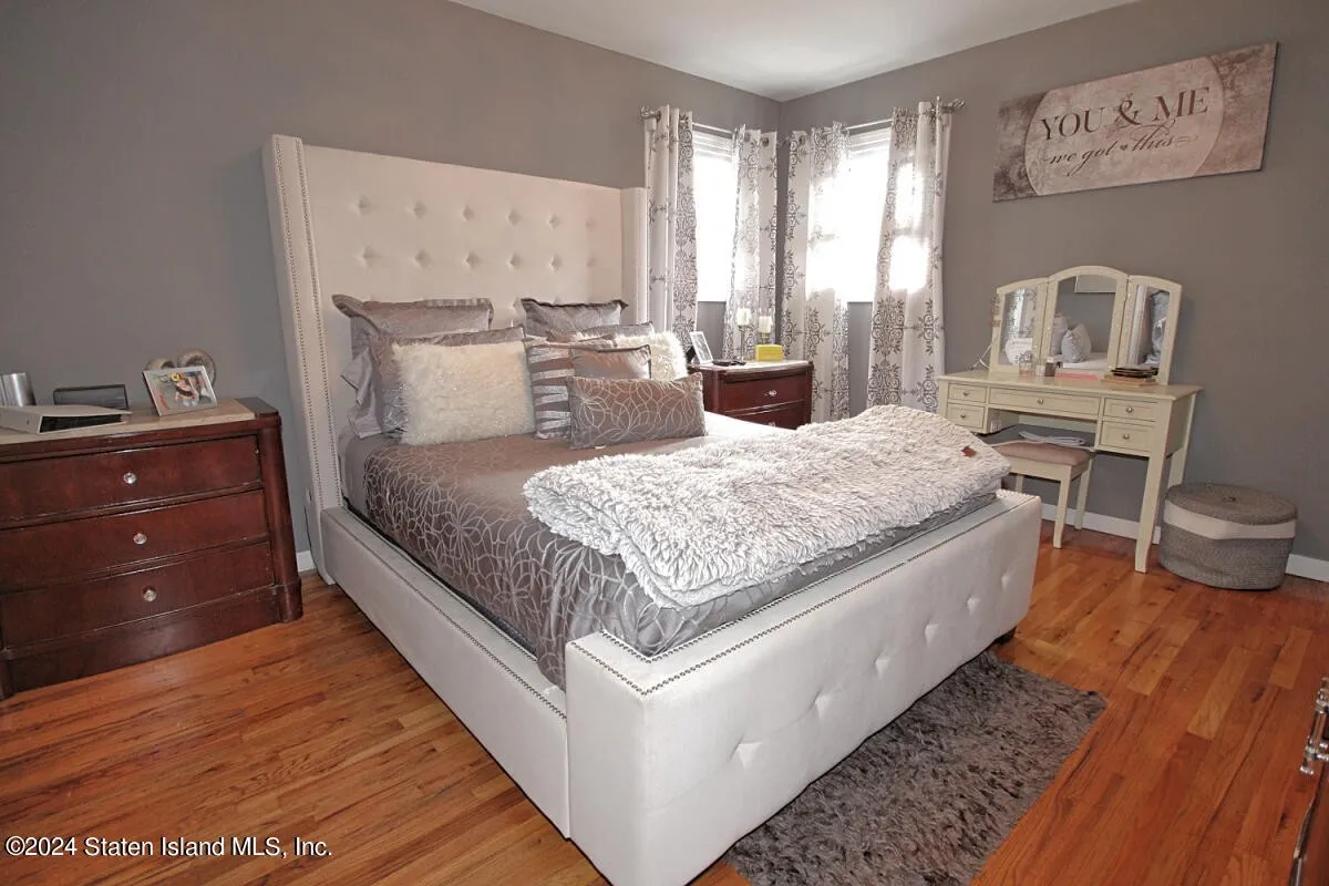Beautiful 1 family detached hi ranch