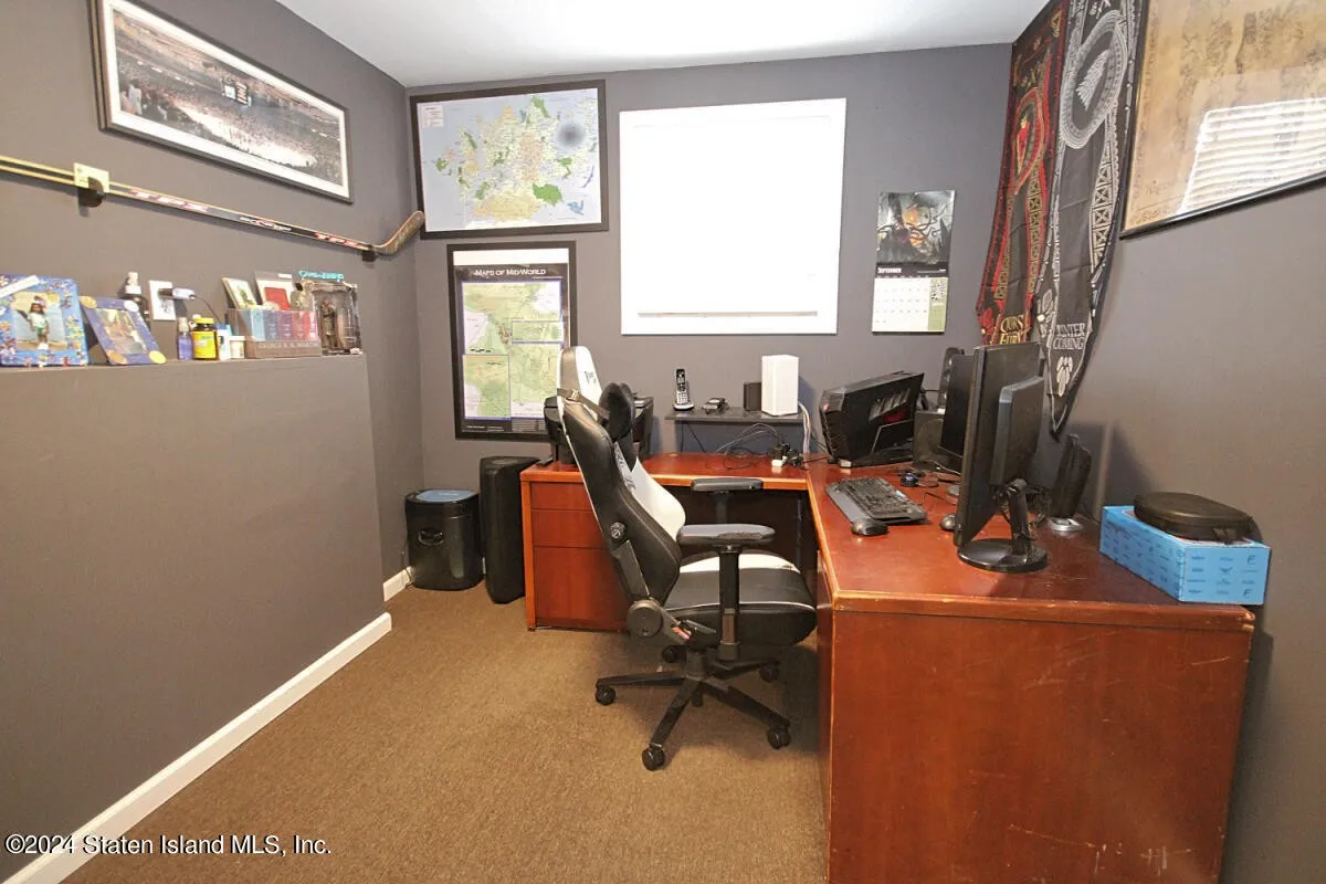 Beautiful 1 family detached hi ranch