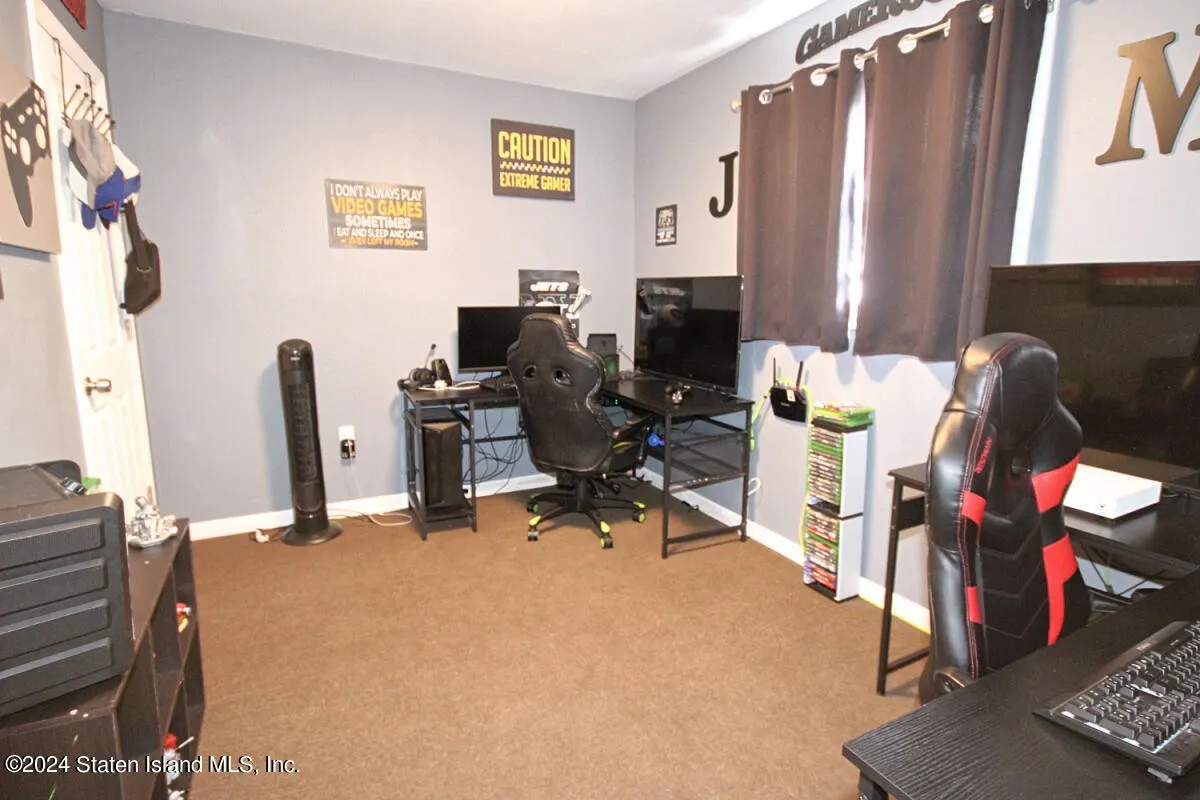 Beautiful 1 family detached hi ranch